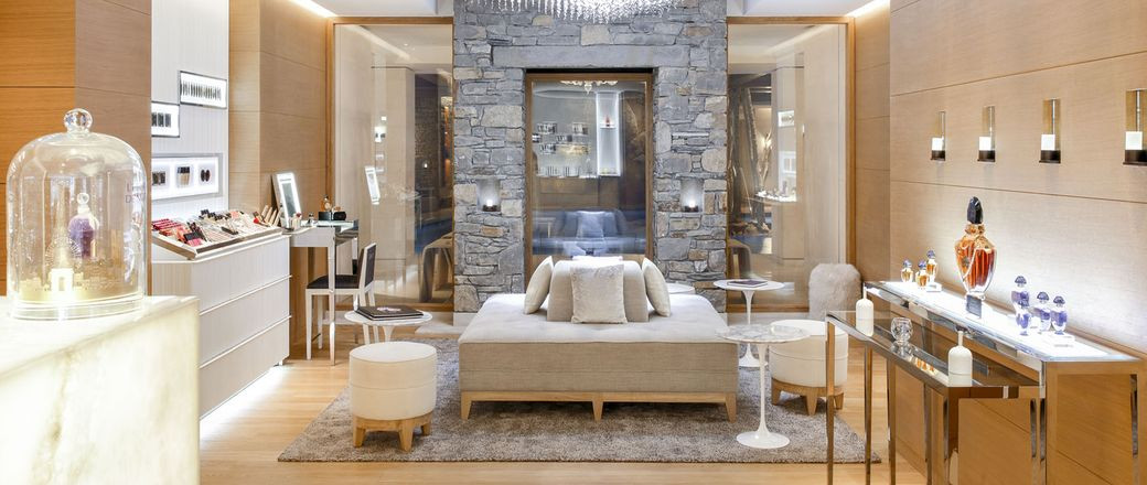 → Hotel Cheval Blanc +33 (0) 975 170 836 Hotel Courchevel 1850